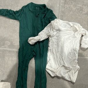 Kyte baby Green and white NB size